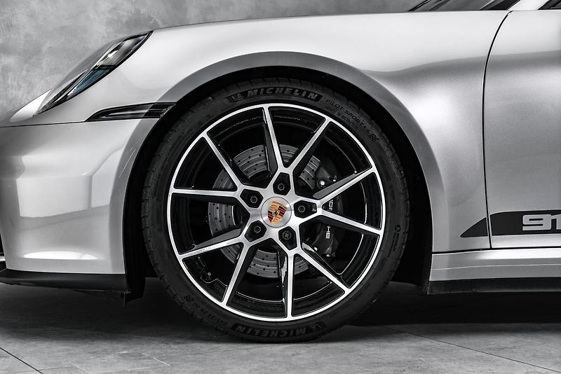 Porsche 911 Carrera T Cabrio Sport Chrono - fotka 3 z 28
