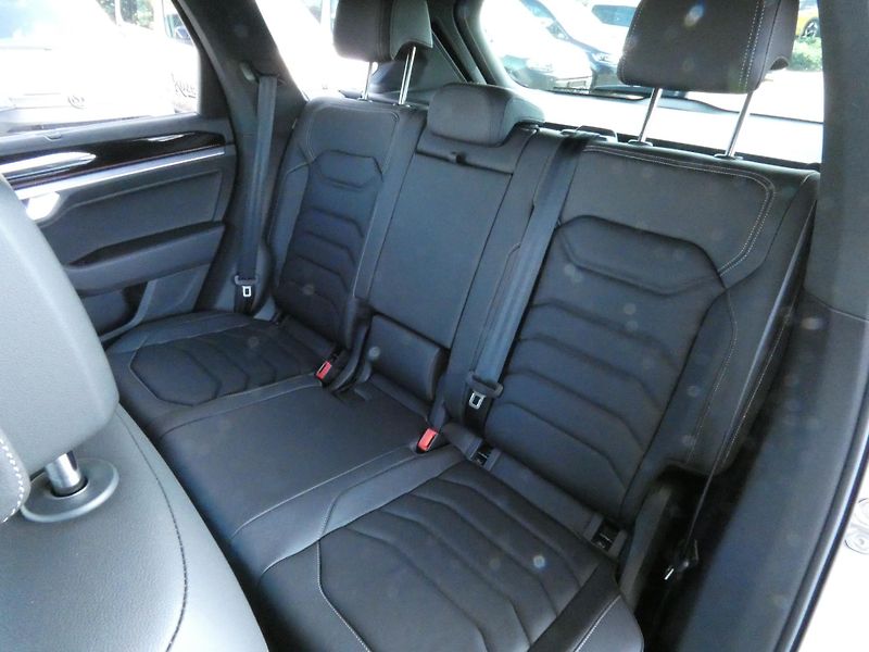 Volkswagen Touareg (2024) R-Line 3.0 TDI - NEZ.TOPENÍ - fotka 23 z 30