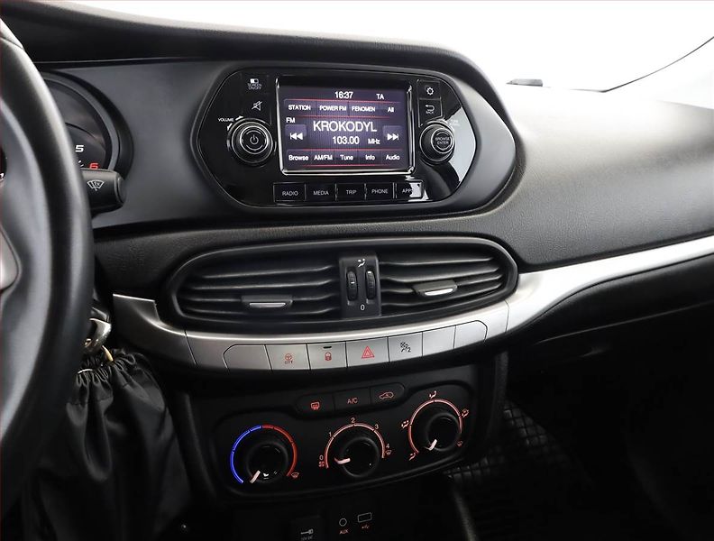 Fiat Tipo (2018) 1.4 16V, LPG, Serv.kniha - fotka 10 z 16