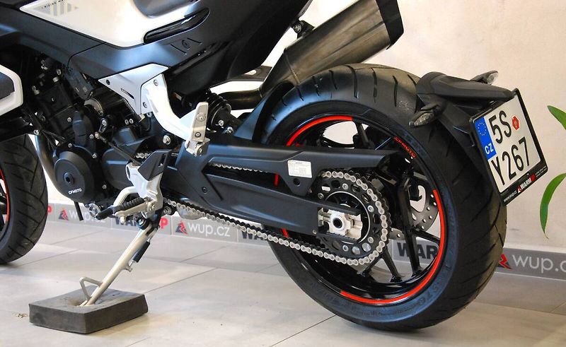 CFMOTO 800 NK (2025) 800NK Sport - krásný stav,serv - fotka 19 z 20