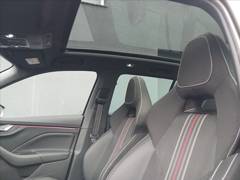 Škoda Kamiq 1,5 TSI 110kW MONTE CARLO - fotka 13 z 27