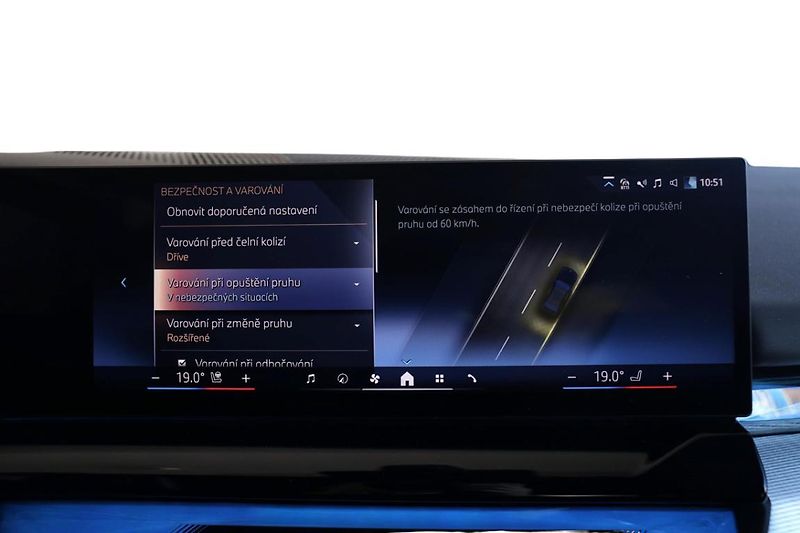 BMW Řada 5 550e xDrive Sedan - fotka 14 z 30