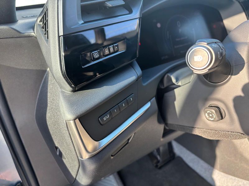 Lexus RZ 450e Luxury Plus Panoramic 4x4 - fotka 13 z 30