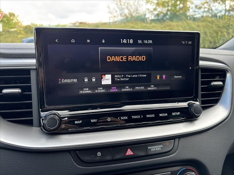 Kia Ceed 1,5 TGDi 118kW TOP ZÁRUKA - fotka 23 z 39