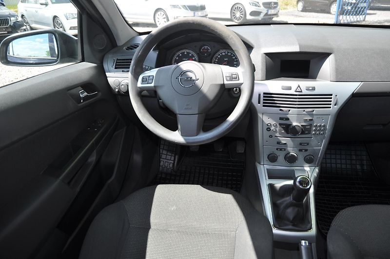 Opel Astra 1.4i 66kW KOMBI - fotka 5 z 14