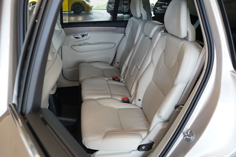 Volvo XC90 T8 PLUS Bright, Vzduch, 360° - fotka 45 z 50