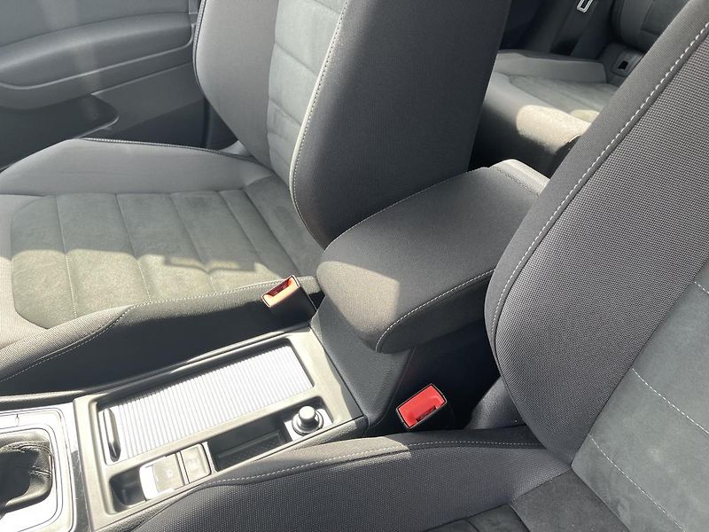 Volkswagen Golf 2.0TDi DSG HIGHL-NEHAV-Dph-ČR! - fotka 22 z 40