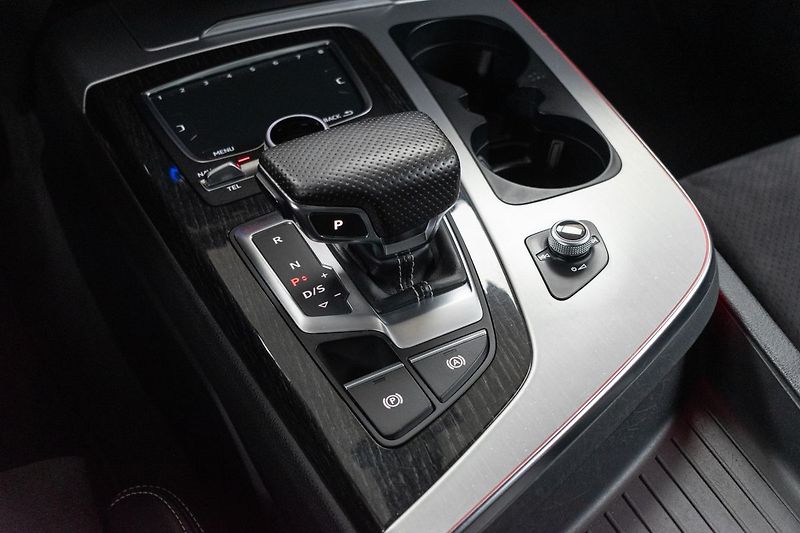 Audi Q7 3.0TDI REZERVACE - fotka 29 z 51