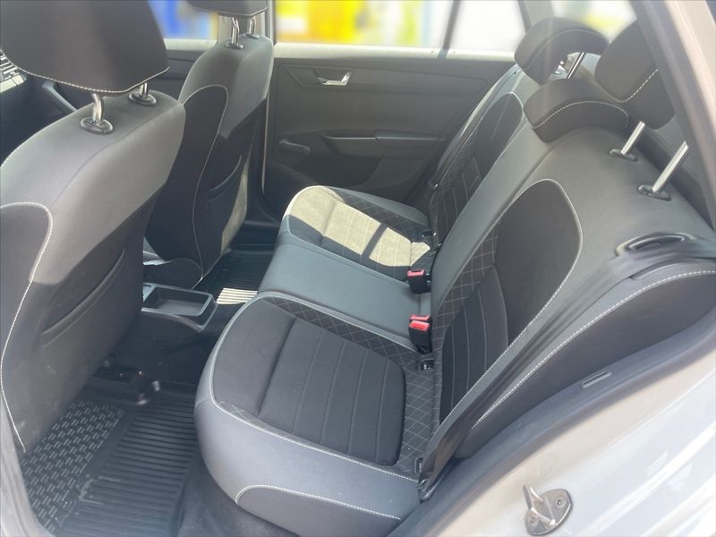 Škoda Fabia 1,0 TSI 70 Ambition - fotka 8 z 11