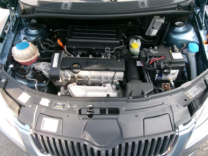 Škoda Fabia (2009) 1,4 16V KLIMA TEMP ALU - fotka 20 z 21