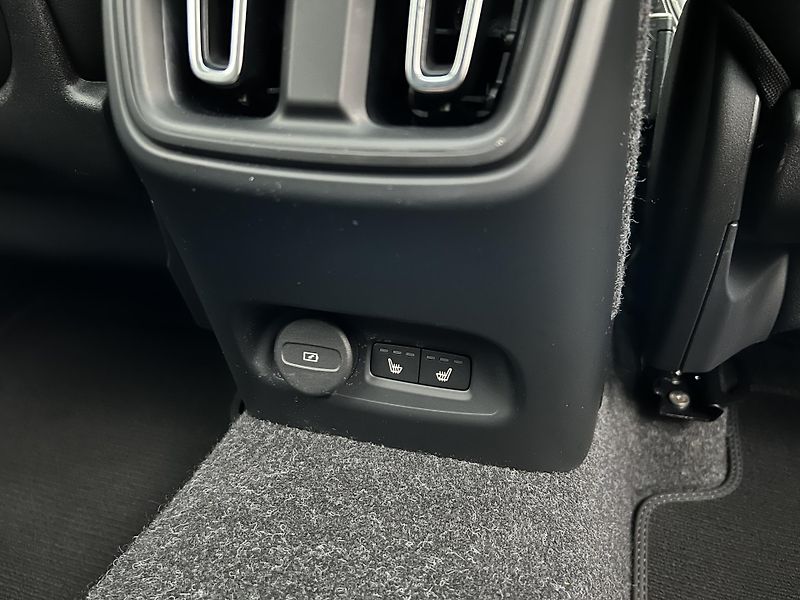 Volvo XC40 AWD TWIN MOTOR RECHARGE - fotka 22 z 44