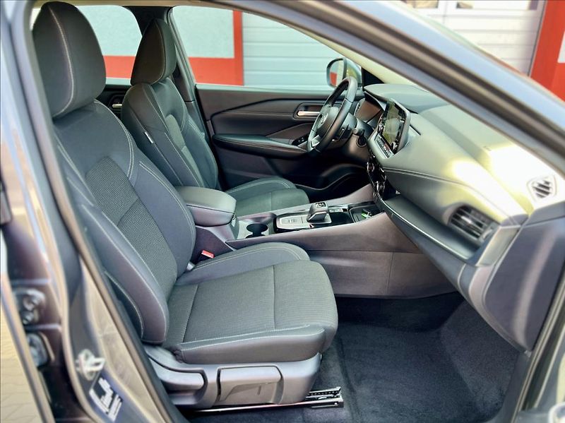 Nissan Qashqai 1,3 mHEV / Business / Xtronic - fotka 18 z 43