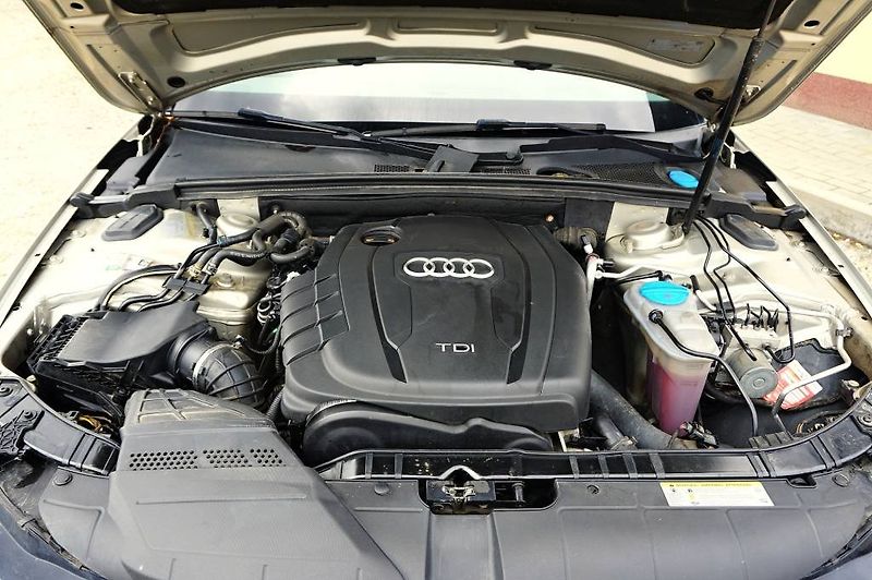 Audi A4 (2012) 2,0 TDI 105 kW - fotka 28 z 32