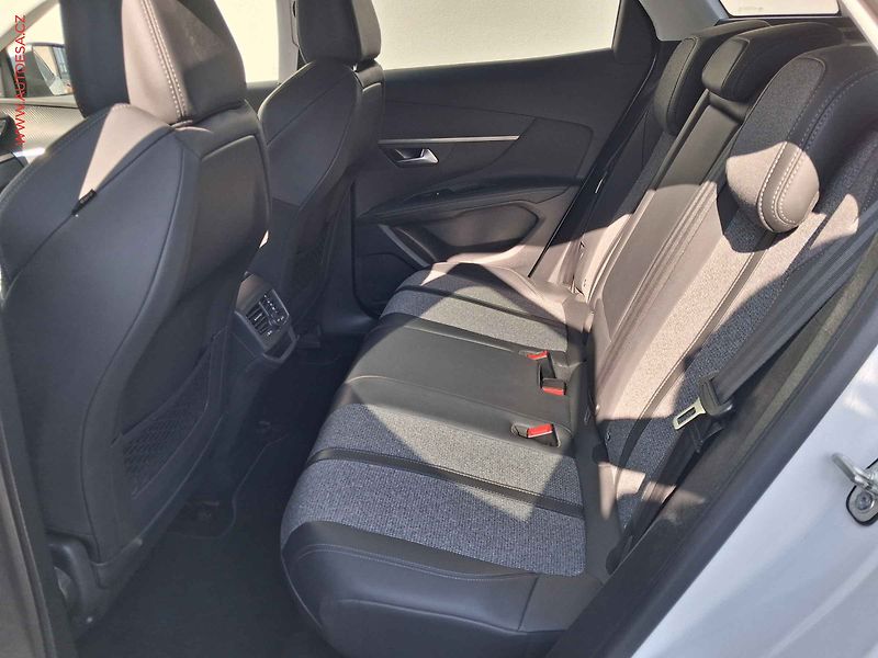 Peugeot 3008 (2019) 1.2PT, Allure, AT, LED - fotka 10 z 19
