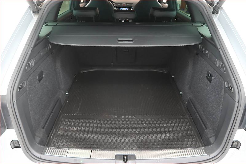 Škoda Superb (2023) Sportline 2.0 TDI - fotka 14 z 17