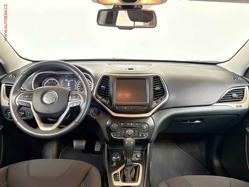 Jeep Cherokee (2015) 2.0 CRD 4x4, servis.kniha, AT - fotka 8 z 20