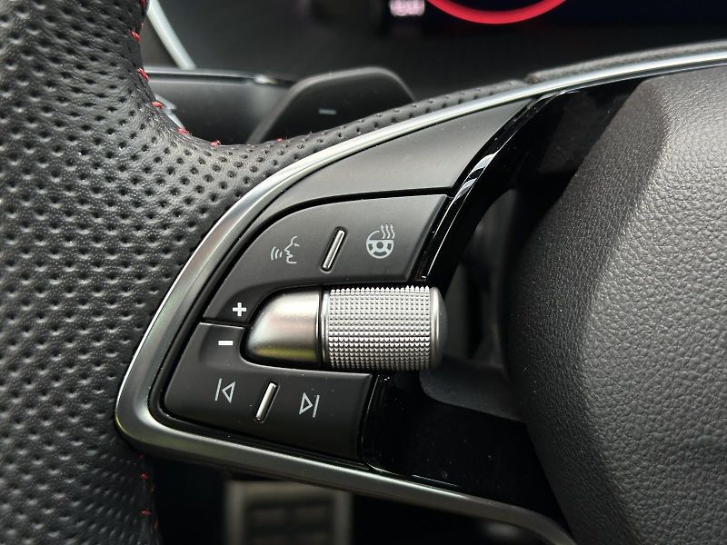 Škoda Octavia RS 2.0TSi DSG 265PS NAVI V.Ped - fotka 22 z 51