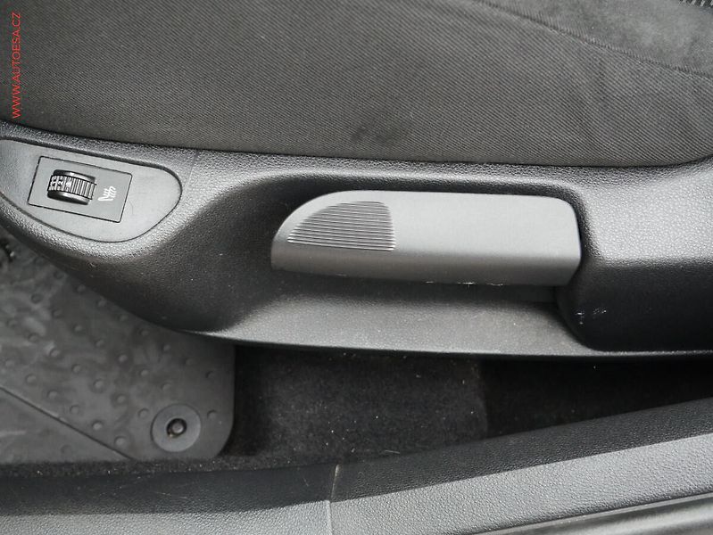 Peugeot 308 (2013) 1.6i, ČR, AAC - fotka 13 z 14