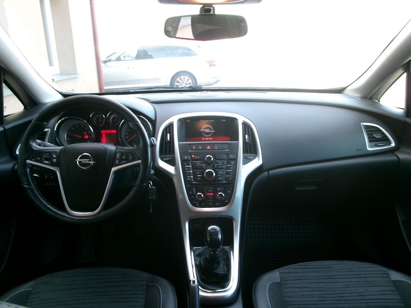 Opel Astra (2014) 1,4T KLIMA VÝHŘEV BT TEMP - fotka 12 z 25