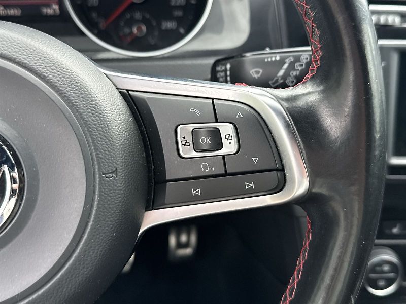 Volkswagen Golf (2016) 2.0 TSI GTI - fotka 14 z 28