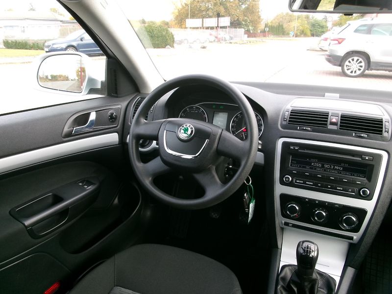 Škoda Octavia (2009) 1,4TSI KLIMA TEMP rozvody - fotka 12 z 32
