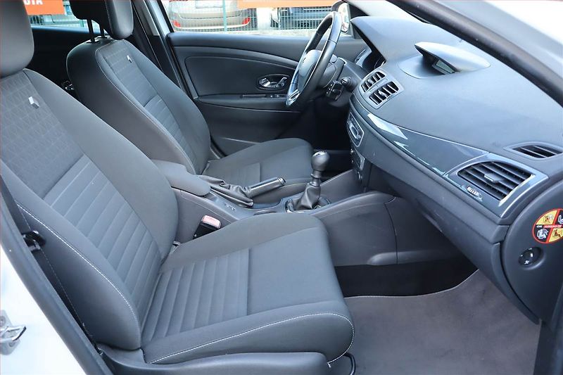 Renault Mégane (2015) 1.6 16V, Tempomat - fotka 9 z 19