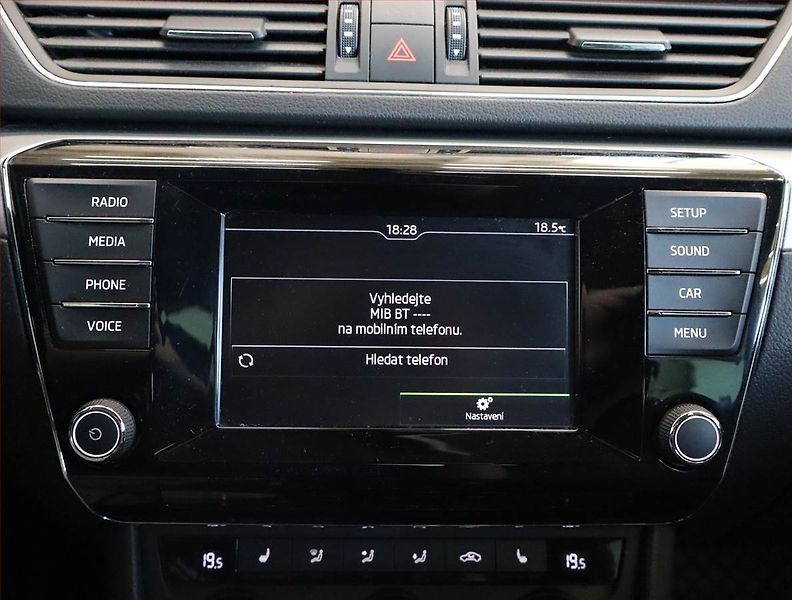 Škoda Superb (2016) 2.0 TDI 4x4, 4X4, Bi-Xenony - fotka 17 z 28