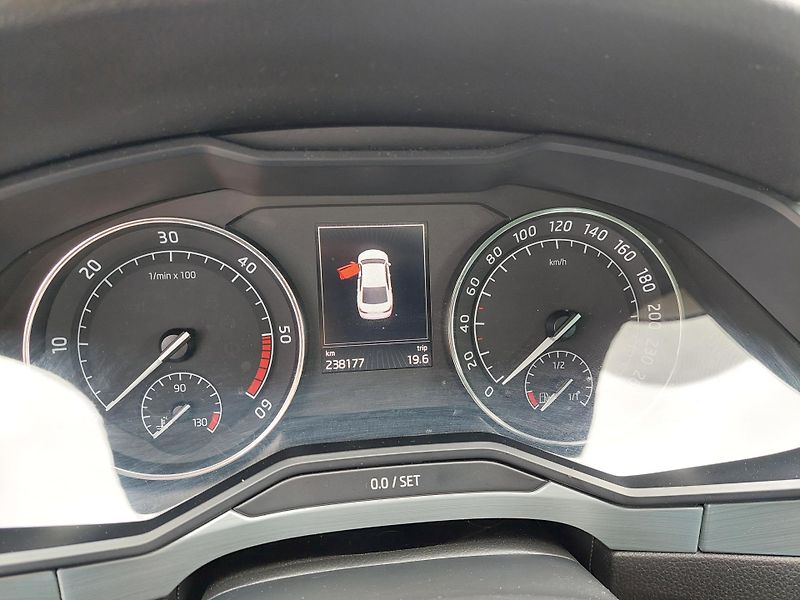 Škoda Superb (2016) III. 2.0TDi Style - fotka 14 z 37