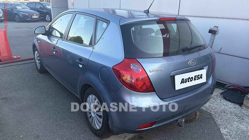 Kia Ceed (2008) 1.4i, ČR - fotka 2 z 3