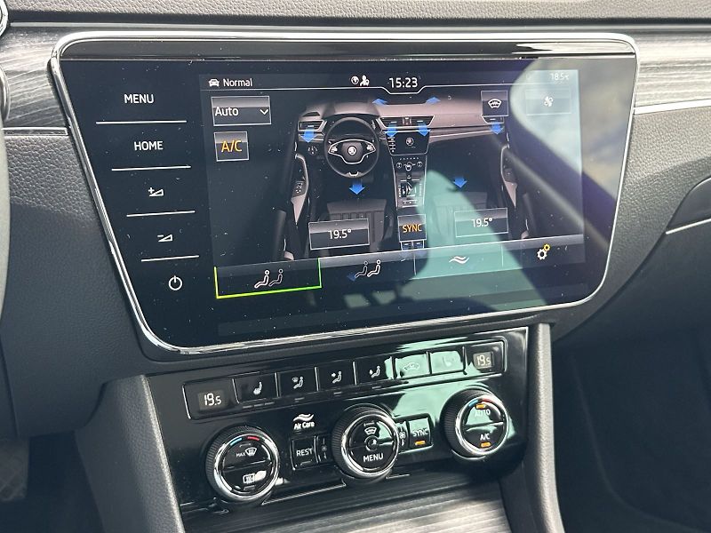 Škoda Superb (2023) Combi 2.0 TDI DSG Style - fotka 21 z 35