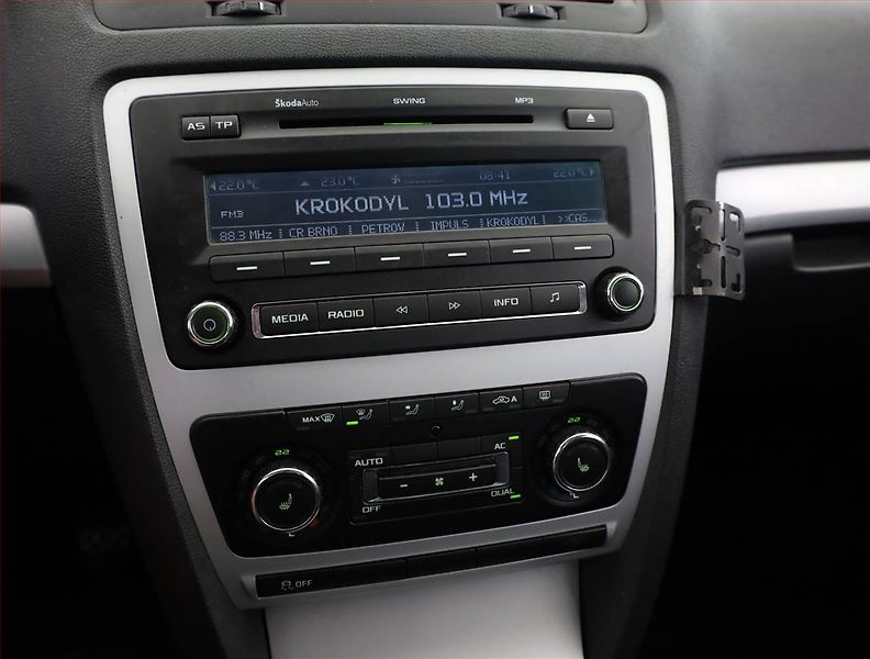 Škoda Octavia (2011) 2.0 TDI, Tempomat - fotka 10 z 14