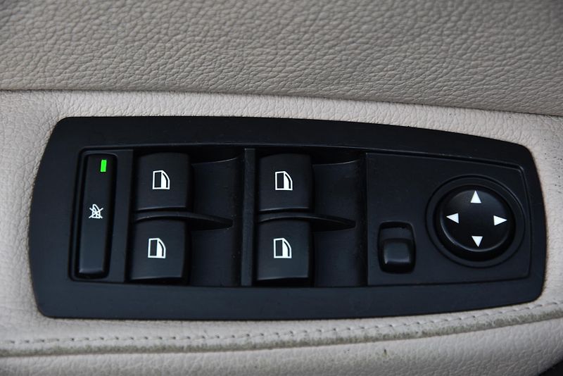 BMW X3 xDrive20d LCi,KŮŽE,VÝHŘEV,TEMP - fotka 8 z 40
