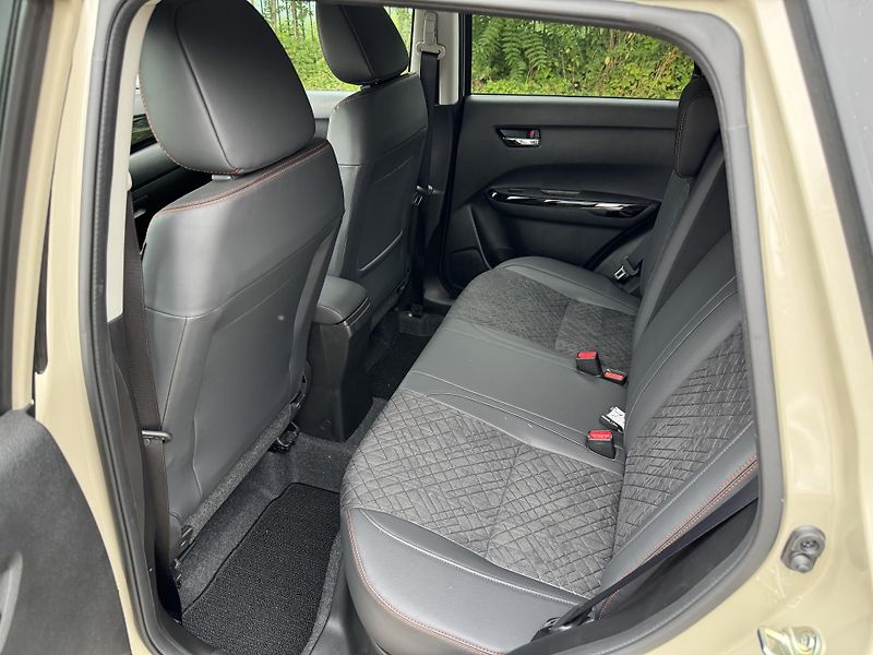 Suzuki Vitara (2026) 1,4 Elegance AllGrip Black ed. - fotka 5 z 5