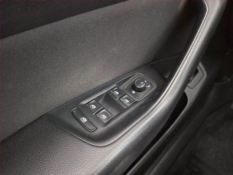 Volkswagen Passat (2018) 2.0 TDI, Automat, Navi - fotka 17 z 17