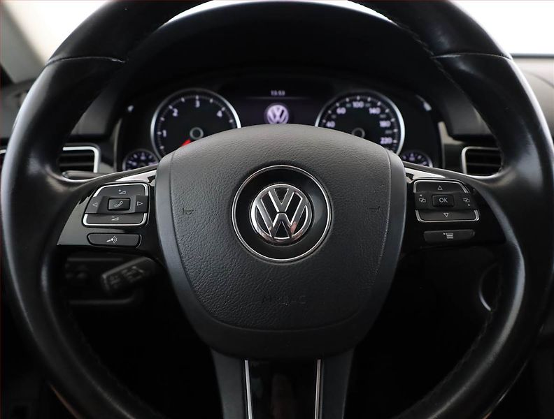Volkswagen Touareg (2017) 3.0 TDI - fotka 8 z 17