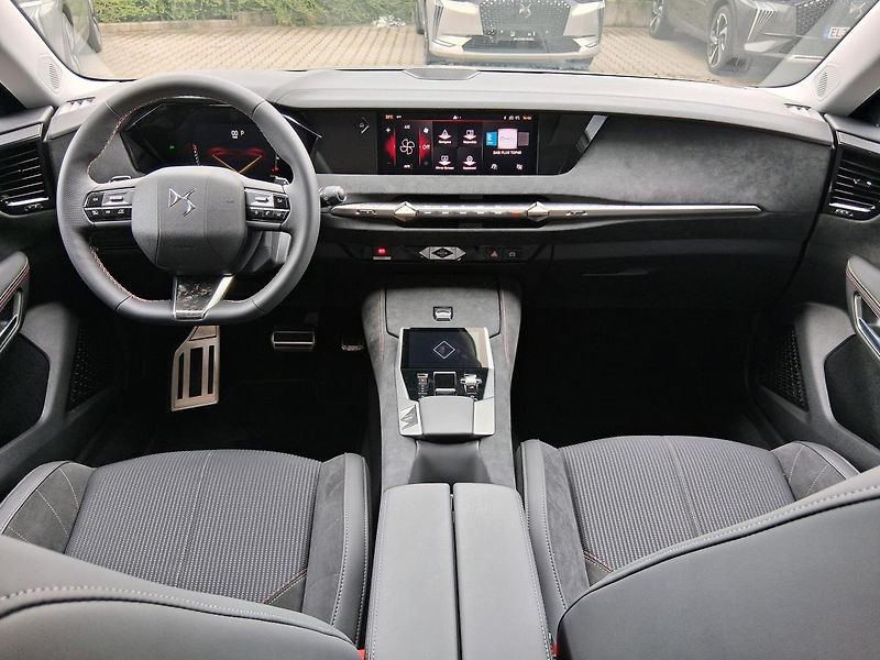 DS Automobiles DS4 PERFORM. LINE+ 1.2 PT 96 kW - fotka 2 z 32