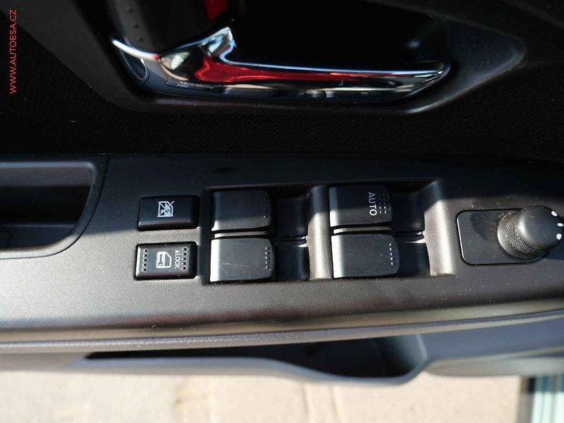 Suzuki SX4 (2011) 1.6 VVT 4x4, AC, park.asist - fotka 12 z 14