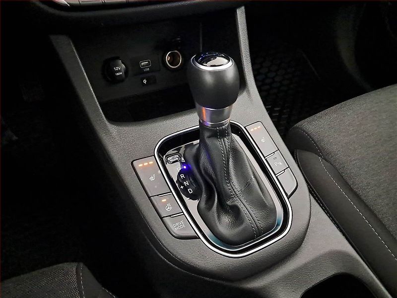 Hyundai i30 (2024) 1.0 T-GDI, Automat, Serv.kniha - fotka 13 z 16