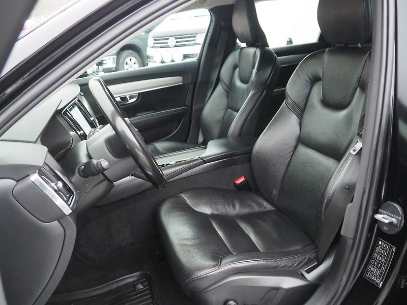 Volvo V90 (2022) B4, Momentum Pro - fotka 11 z 50