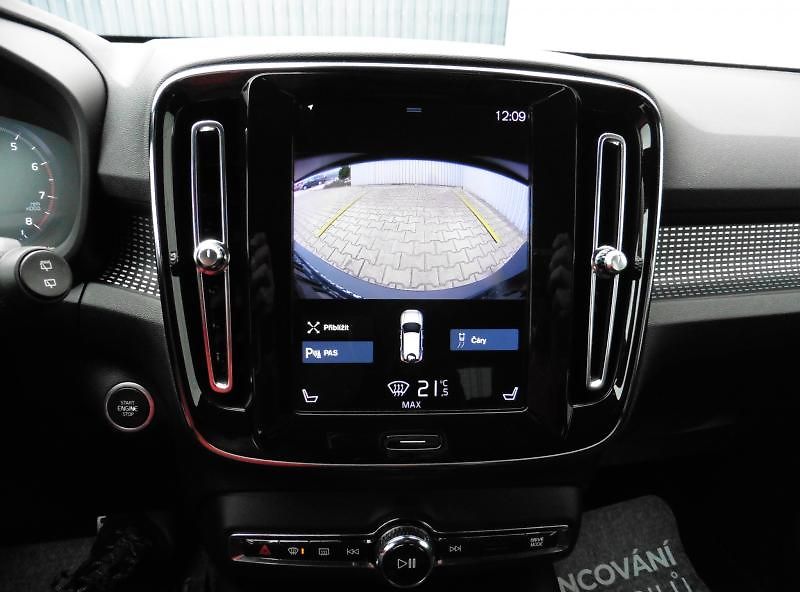 Volvo XC40 1,5 T3 R-Design 120kW A/T, nov - fotka 14 z 19