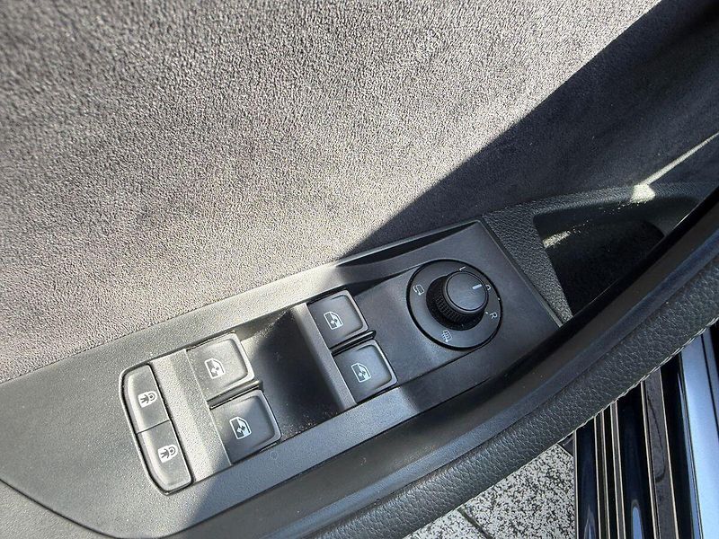 Škoda Superb Sportline  2,0TSI 140kW DSG - fotka 6 z 22