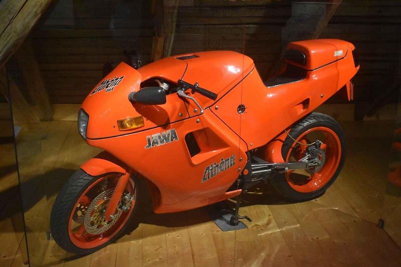 Návrh motocyklu pro známou tuzemskou značku.
