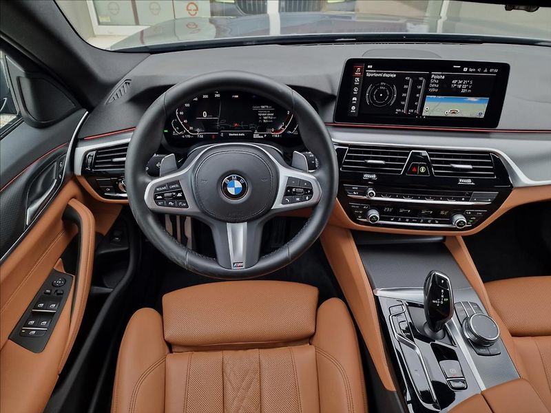 BMW Řada 5 520d Xdrive M-Sport ČR,1.Maj. - fotka 12 z 50