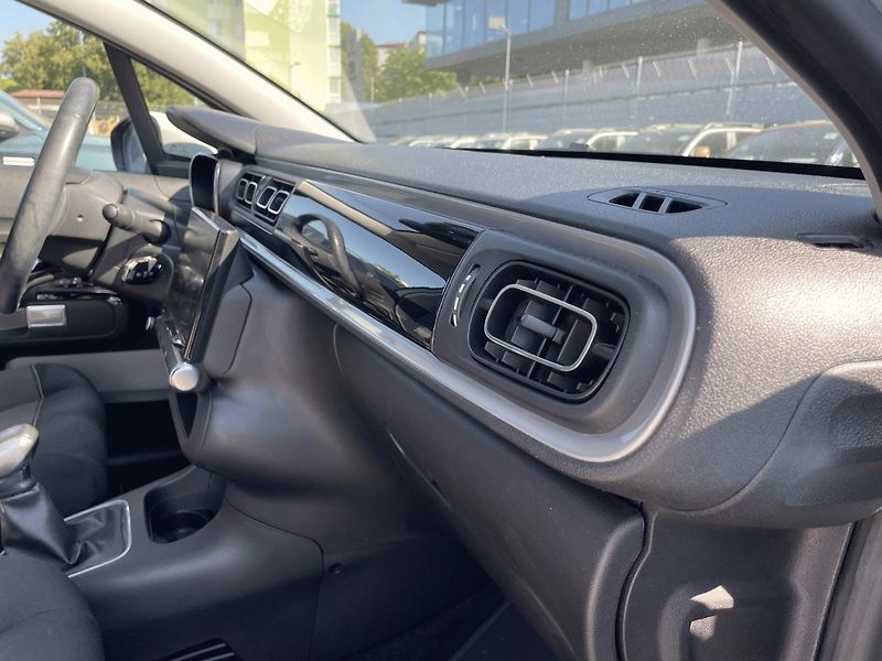 Citroën C3 (2017) 1.2 PureTech,Feel,60kW,1.Maj,Č - fotka 33 z 35
