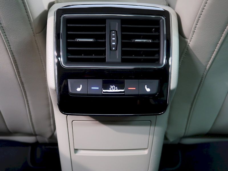 Škoda Superb (2022) LAURIN&KLEMENT 2.0TSI 140KW DS - fotka 46 z 49