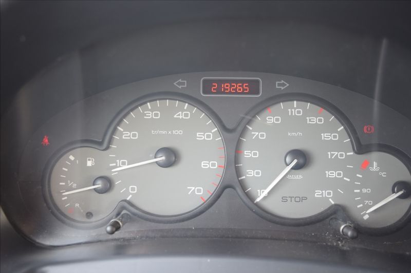 Citroën Berlingo 1,6 16V 80KW NOVÉ SVÍČKY - fotka 24 z 34