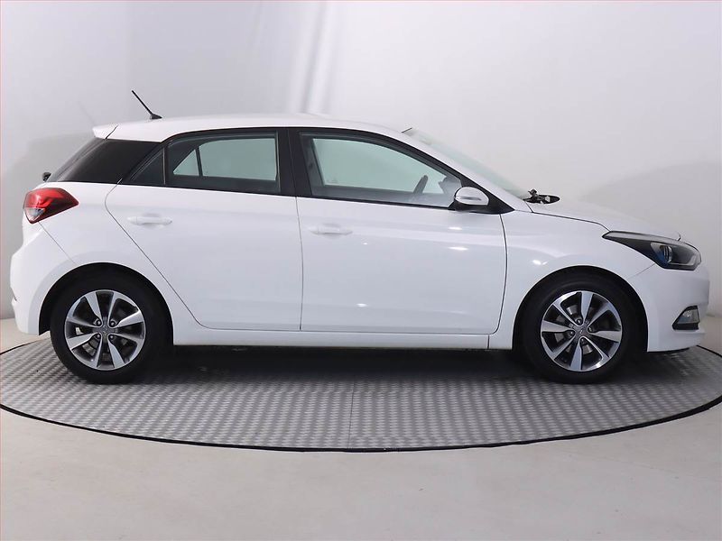 Hyundai i20 (2017) 1.4 CRDi, Tempomat - fotka 6 z 17