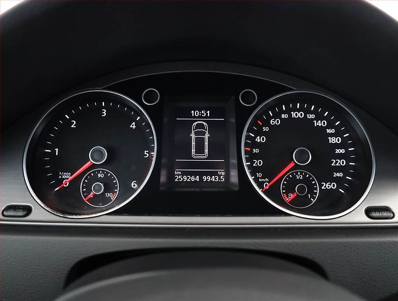 Volkswagen Passat (2012) 2.0 TDI, Xenony, Tempomat - fotka 9 z 16