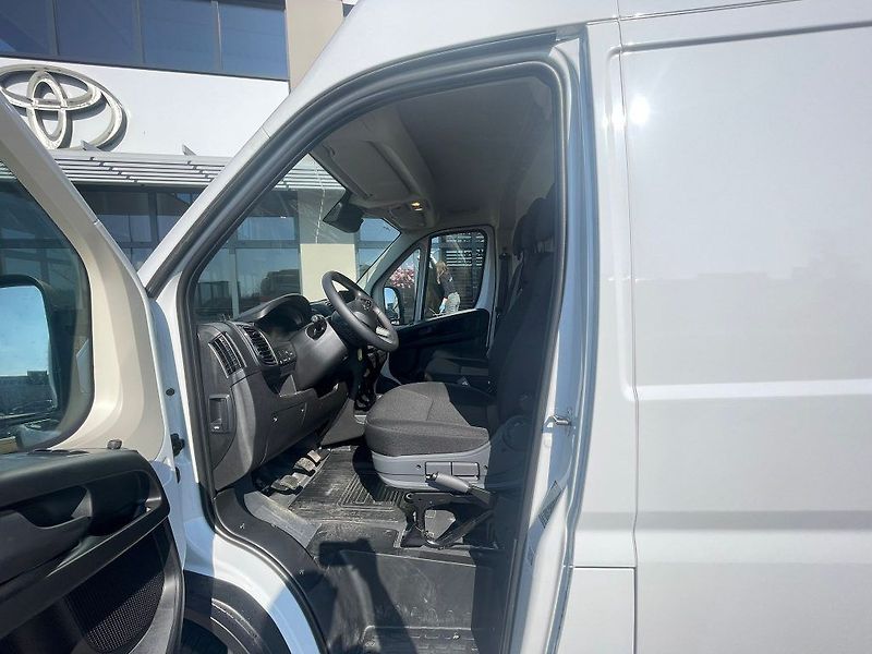 Toyota Proace Max 2.2D L4H3 4D VAN 2.2L 180 6MT - fotka 18 z 26