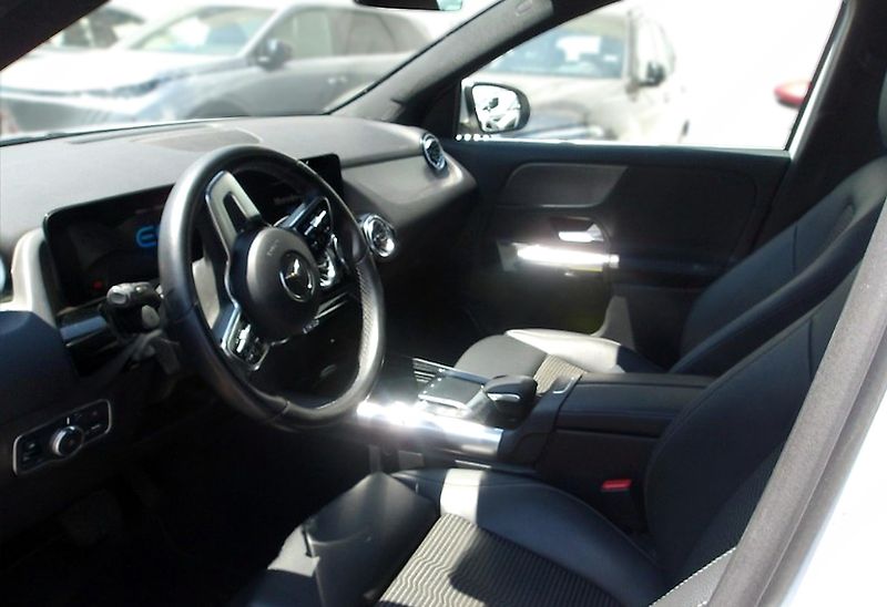 Mercedes-Benz EQA (2022) EQA 250 Sport 66 kWh - fotka 6 z 9